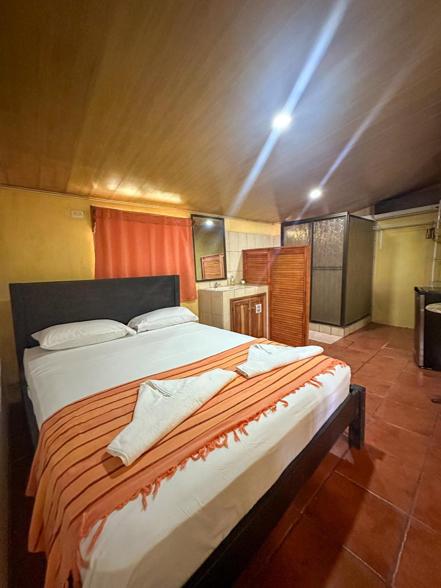 Hospedaje Colibri Manuel Antonio Exterior photo