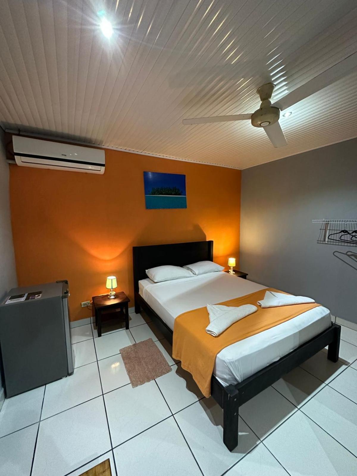 Hospedaje Colibri Manuel Antonio Exterior photo