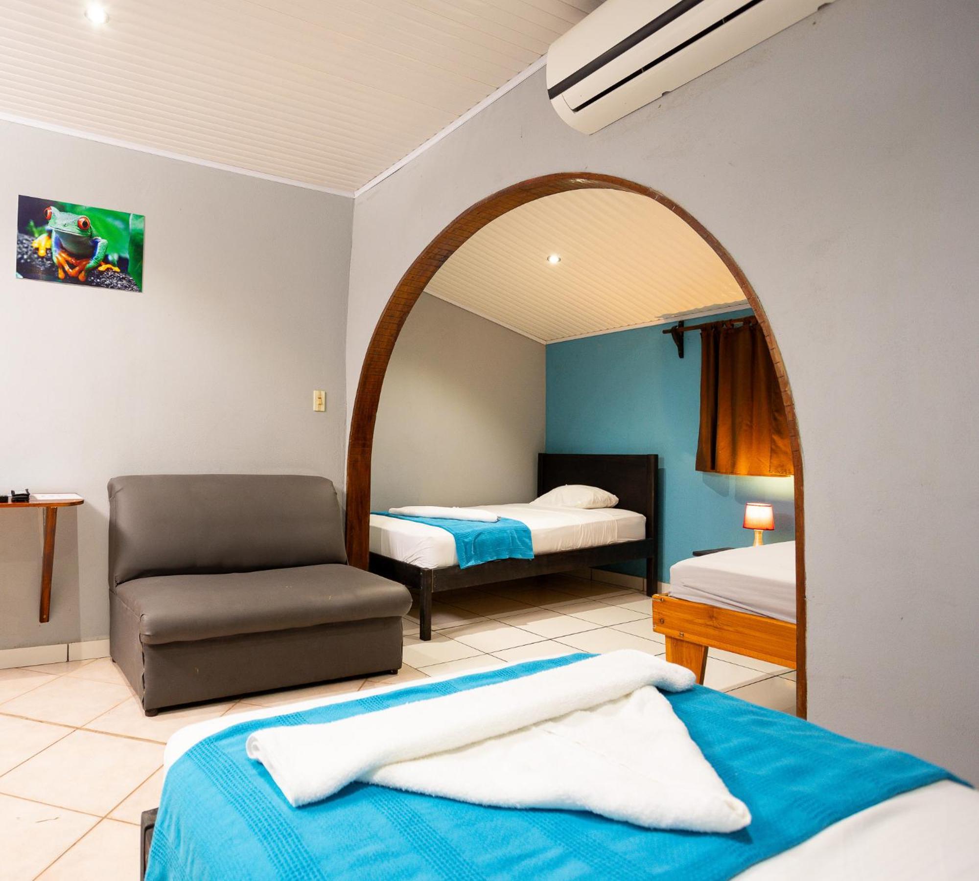 Hospedaje Colibri Manuel Antonio Exterior photo